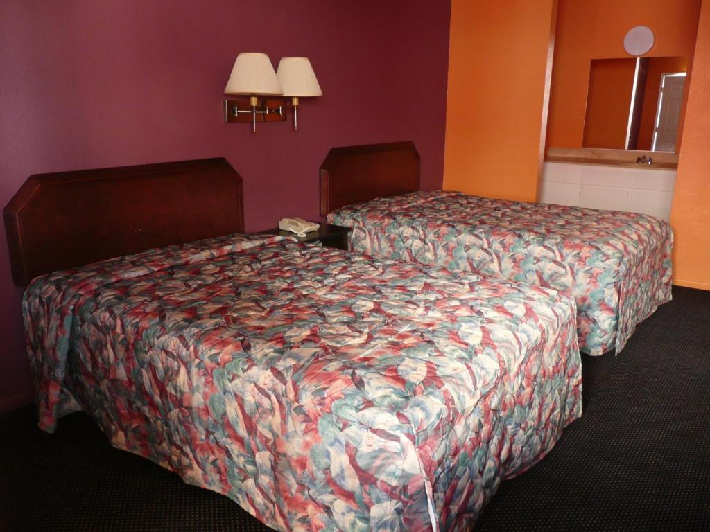 Mojave Inn Victorville Room photo