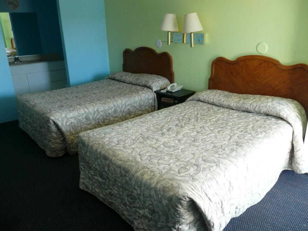 Mojave Inn Victorville Room photo